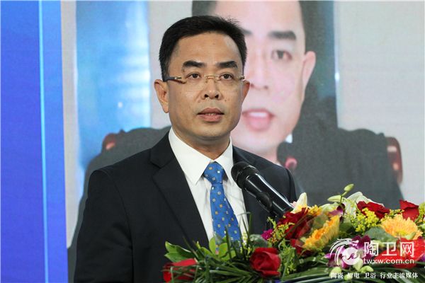 1539844059538283.jpg 凌華威.jpg