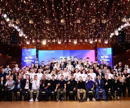 聚光·同行│強牌復合光感磚2023品牌戰(zhàn)略發(fā)布會圓滿結(jié)束