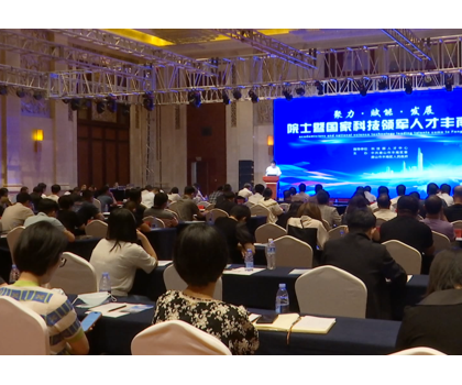 國(guó)家人才智力平臺(tái)賦能！惠達(dá)衛(wèi)浴與院士專家團(tuán)代表簽訂合作協(xié)議，共同推動(dòng)陶瓷生產(chǎn)技術(shù)創(chuàng)新轉(zhuǎn)化