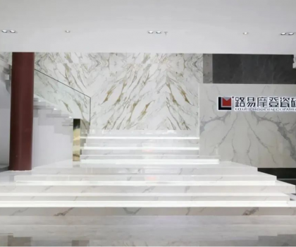 仿古賽道第一潮牌，路易摩登瓷磚憑什么在陶瓷行業(yè)內(nèi)卷中突圍？