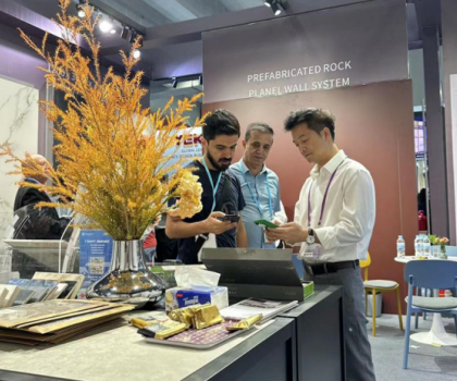 惠達(dá)衛(wèi)浴新品亮相，國(guó)際客商排隊(duì)圍觀！