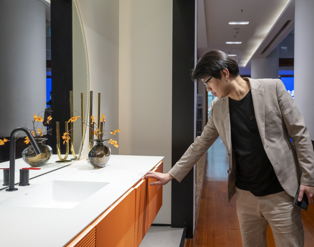 1678596132259803.png 邵唯晏與中建協(xié)室內(nèi)設(shè)計(jì)委一行蒞臨浪鯨衛(wèi)浴參觀交流3.png