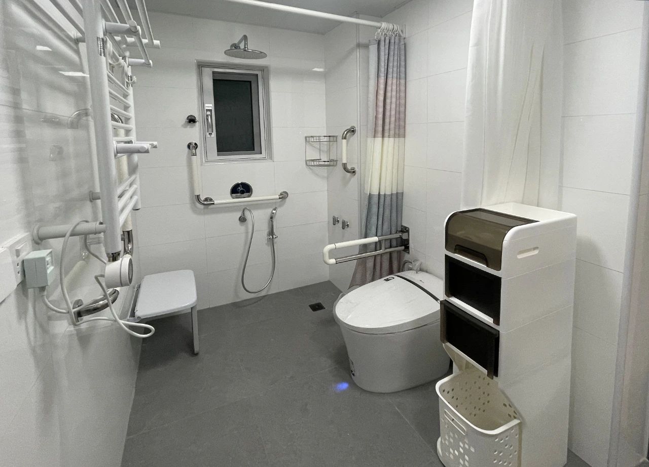 1733128296215563.jpg 校企共創(chuàng)|東鵬攜手同濟(jì)大學(xué)助力適老化發(fā)展,聚力打造老齡宜居范本.jpg