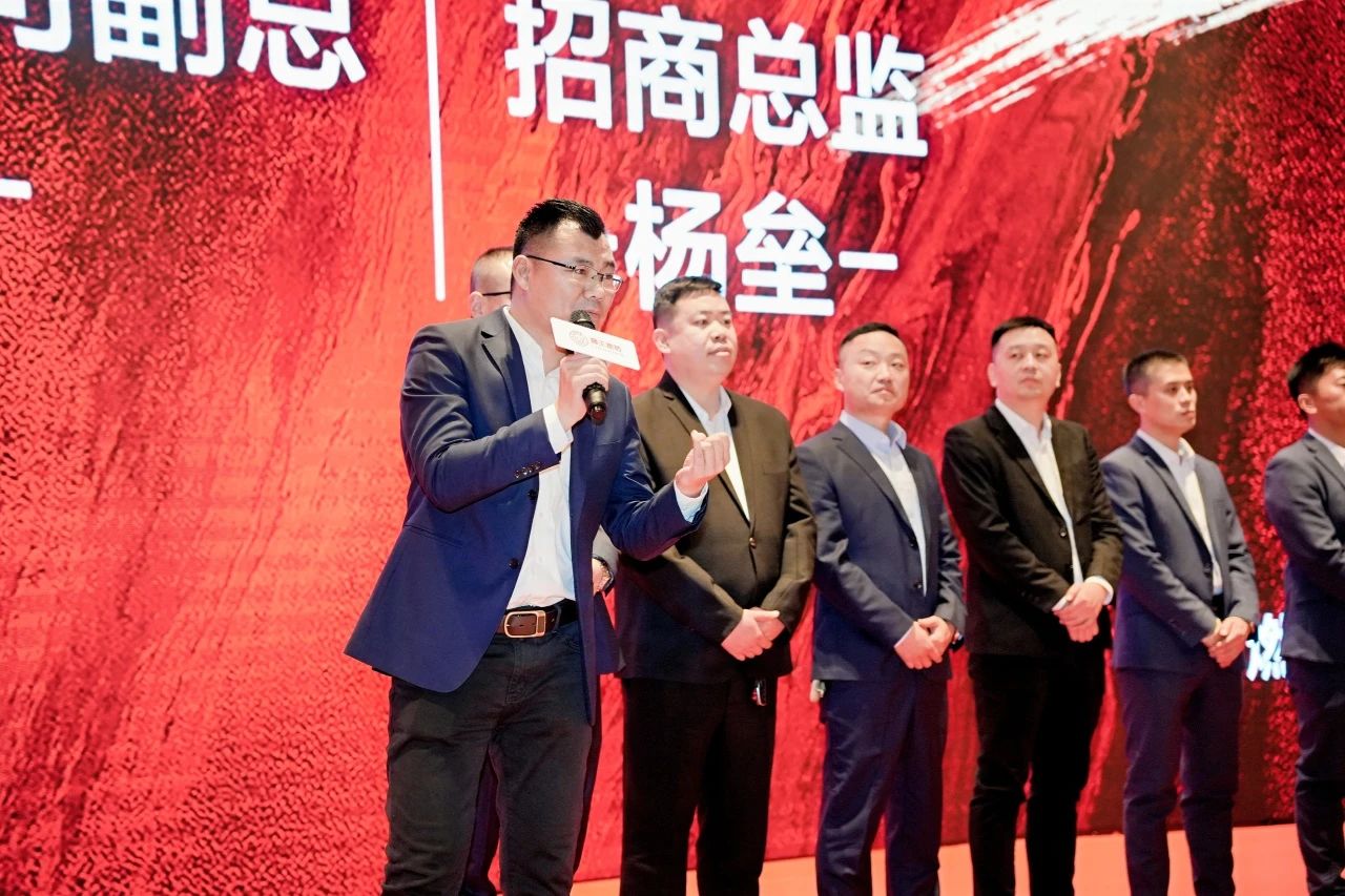 共御風(fēng)雨才能共赴美好 獅王集團(tuán)召開品牌商年度峰會(huì)6.jpg