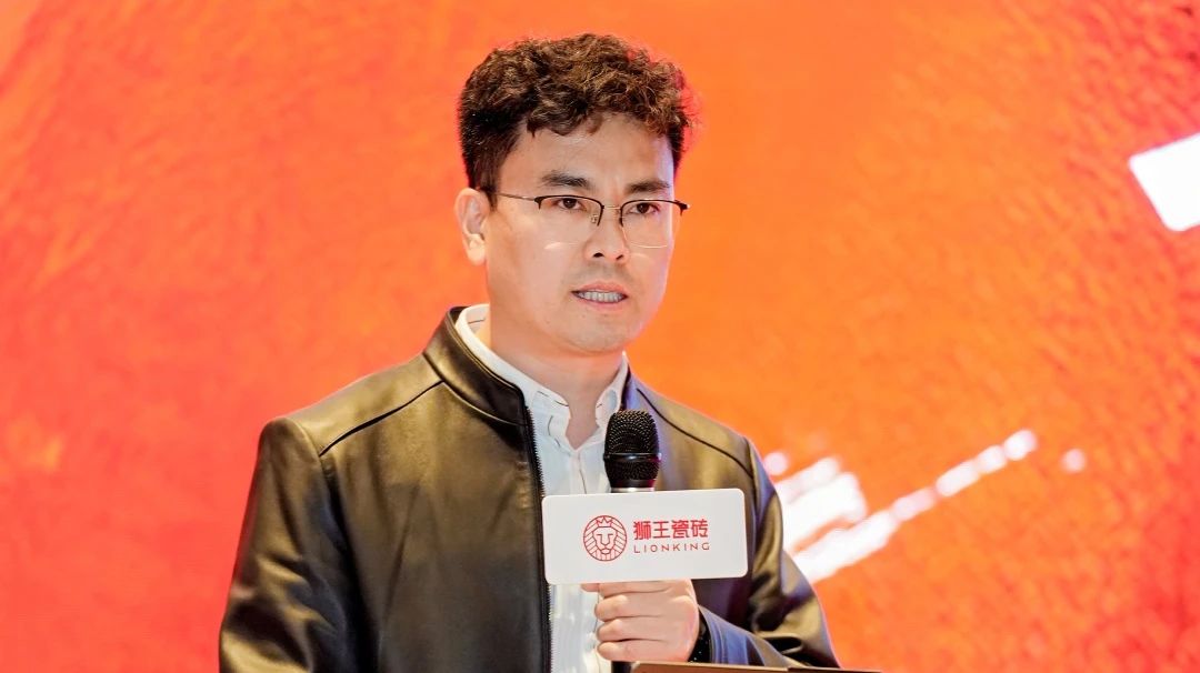 共御風(fēng)雨才能共赴美好 獅王集團(tuán)召開品牌商年度峰會(huì)8.jpg